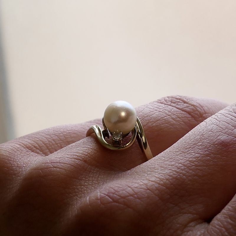 Afbeelding 7 van Gouden ring met parel en diamanten; 0,07 ct.