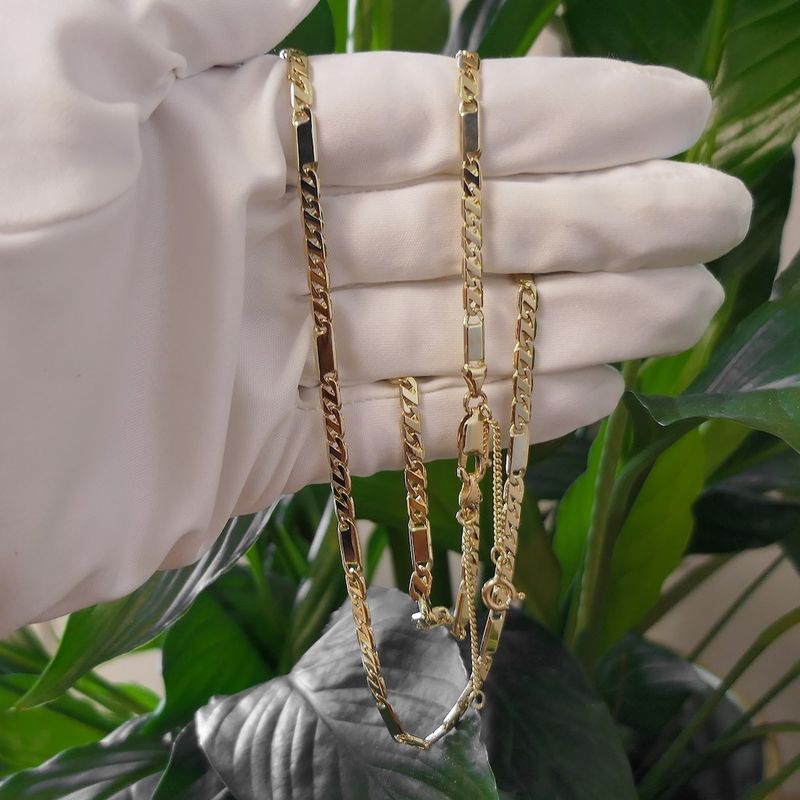 Image 2 of Gold closed Figaro link chain