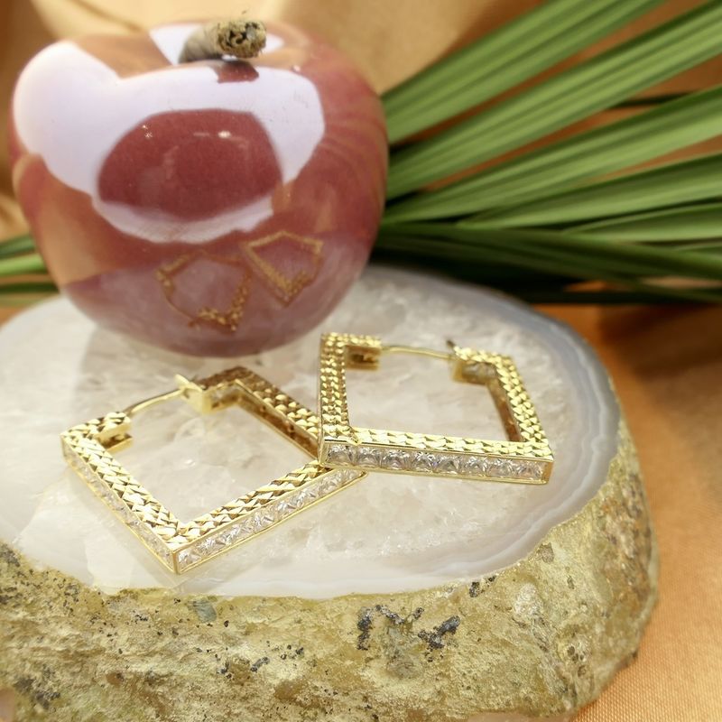 Image 2 of Gold square earrings with zirconia