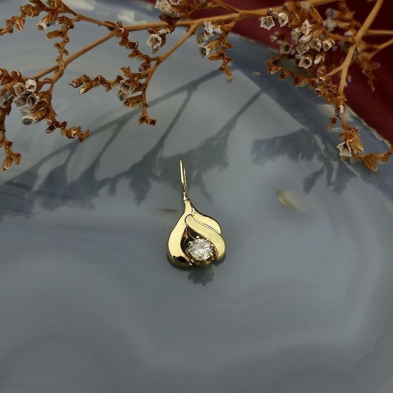 Image 2 of Gold minimalist pendant with zirconia