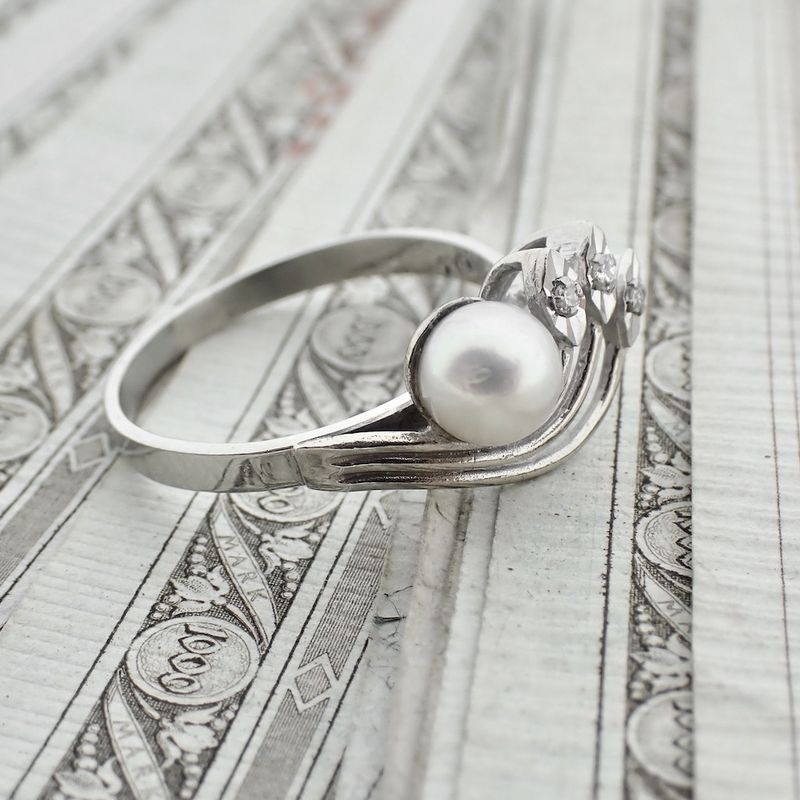Image 6 of White gold ring with pearl and diamonds | 0.0015 ct.