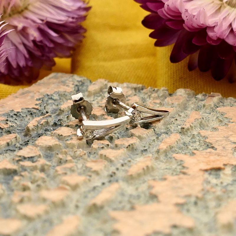 Afbeelding 2 van Witgouden oorstekers met zirconia