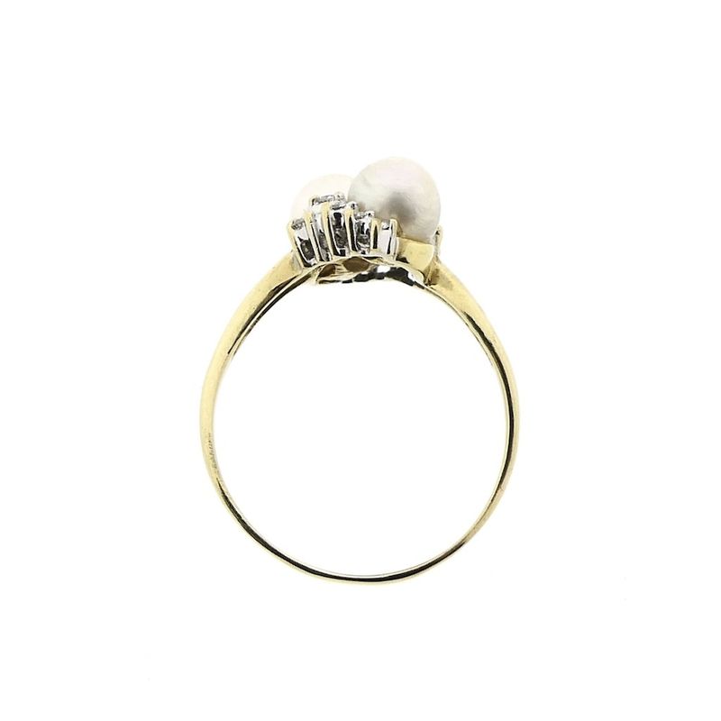 Image 4 of Gold ring with pearl and diamond 0.28 ct.