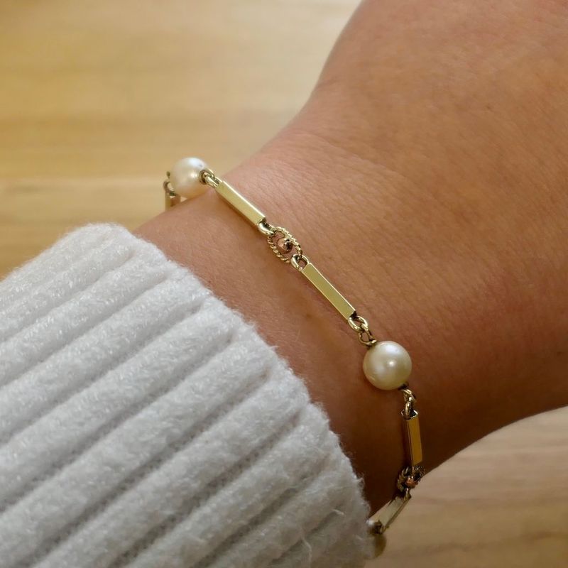 Image 7 of Two-tone gold bracelet with pearls