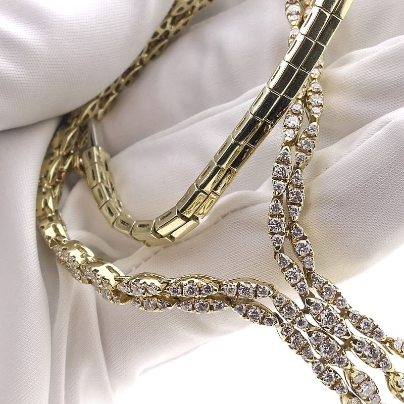 Image 11 of Gold necklace with diamonds; 8.13 ct.