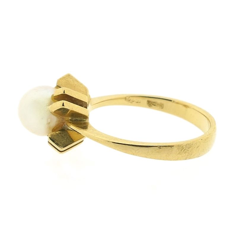 Image 6 of Gold ring with pearl