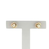 Tricolor gold stud earrings with pearl