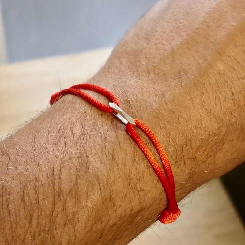 Afbeelding 9 van Rood Satijnkoordarmband met een Zilveren Closed forever schakel