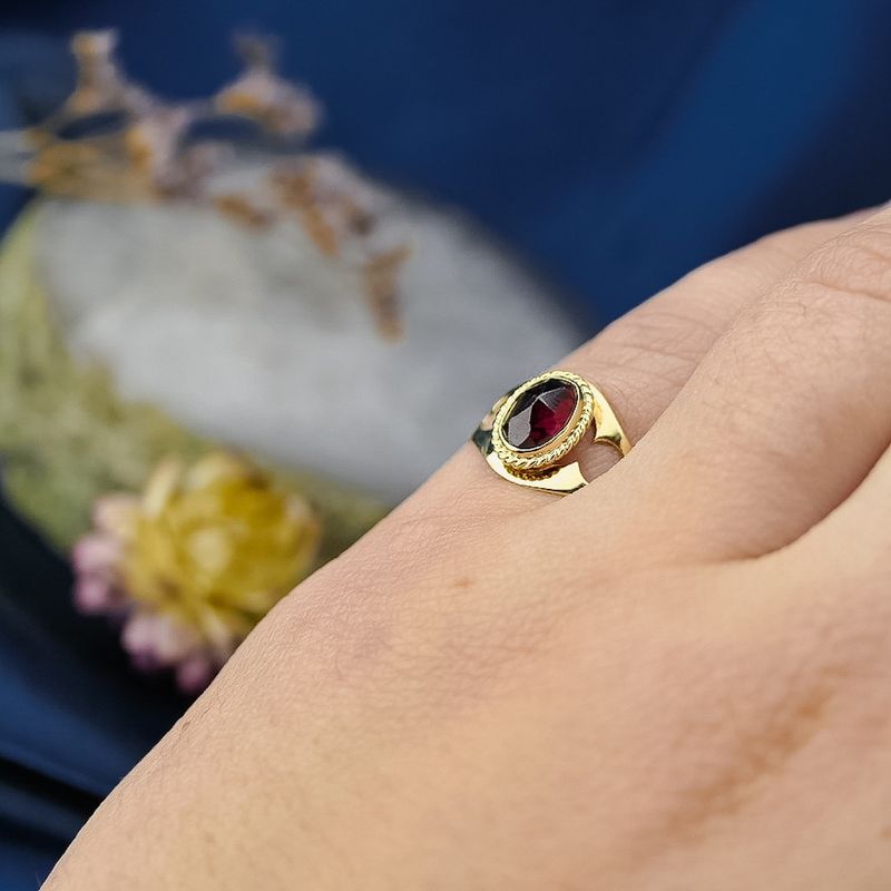 Image 4 of Gold ring with garnet stones | Vintage