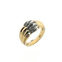 Two-tone gold ring with diamonds; 0.19 ct.