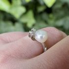 Image 8 of White gold ring with baroque pearl and diamond | 0.06 ct.