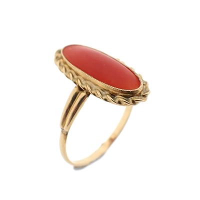 Gold ring with red coral | Vintage Image 1 of Gold ring with red coral | Vintage