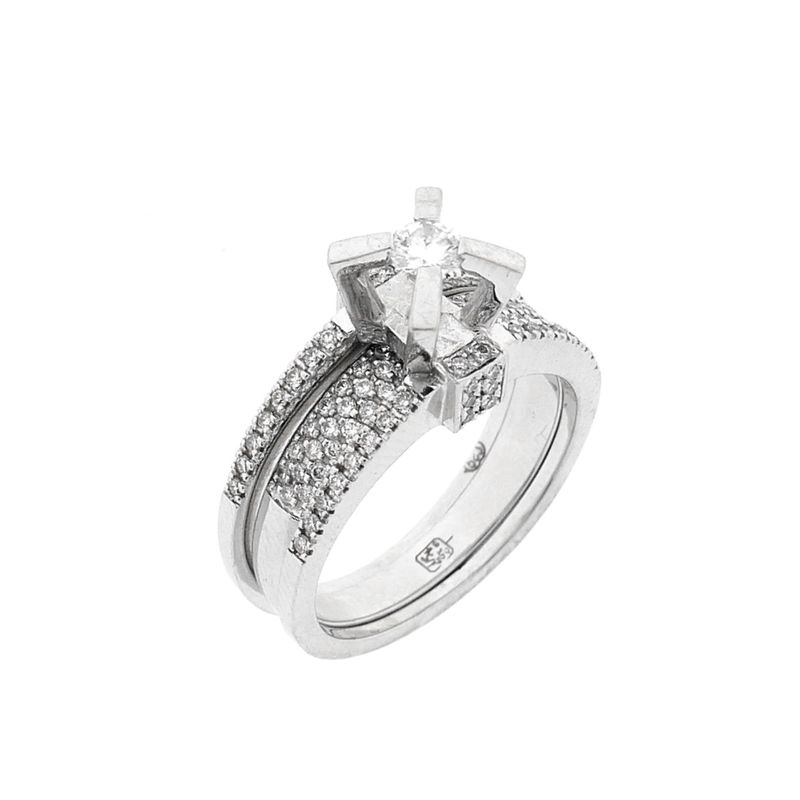 Image 1 of White gold ring with diamonds; Approx. 0.79 ct.