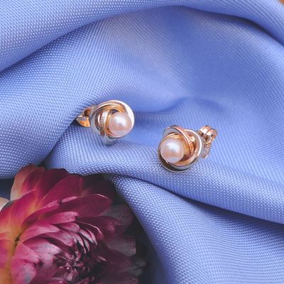 Image 2 of Tricolor gold stud earrings with pearl