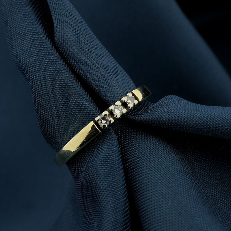 Image 2 of Gold ring with diamond | 0.09 ct.