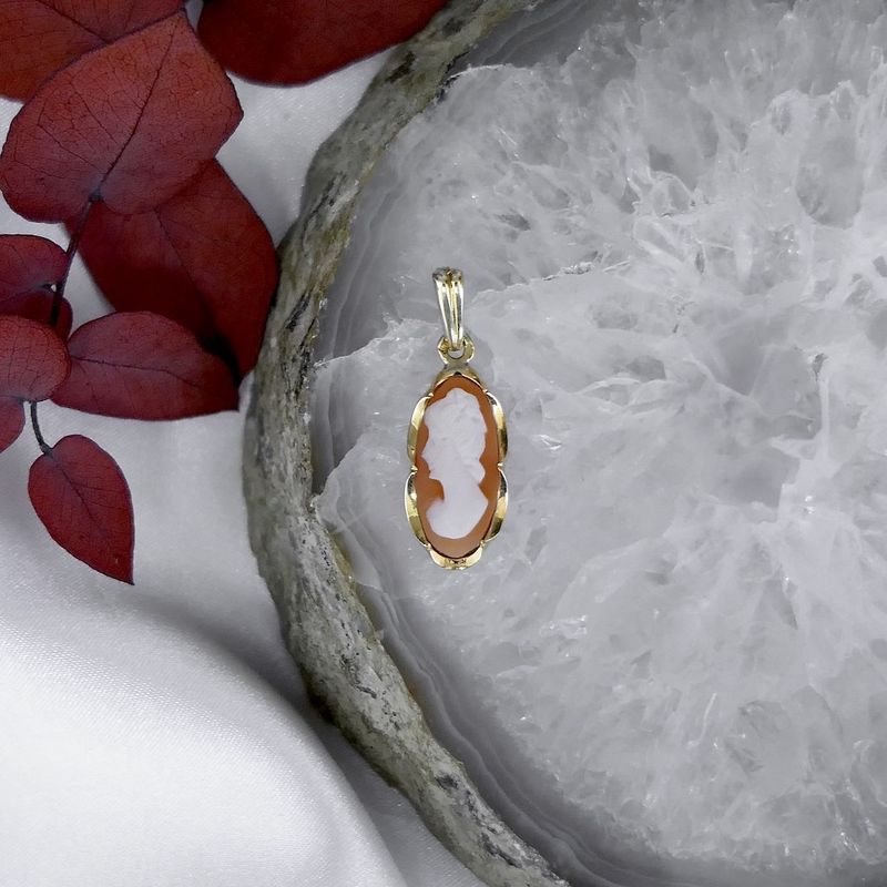 Image 2 of Gold pendant with cameo | Vintage/antique