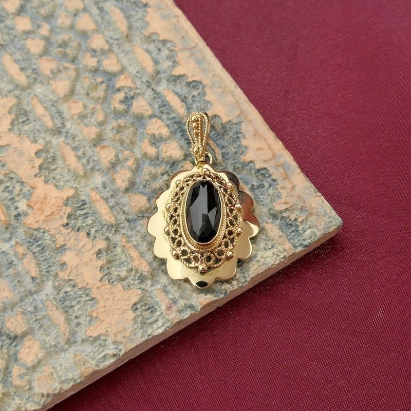 Image 11 of Vintage gold pendant with garnet