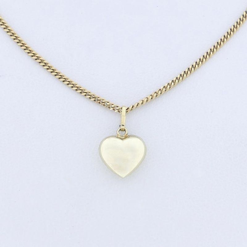 Image 8 of Gold pendant of a heart