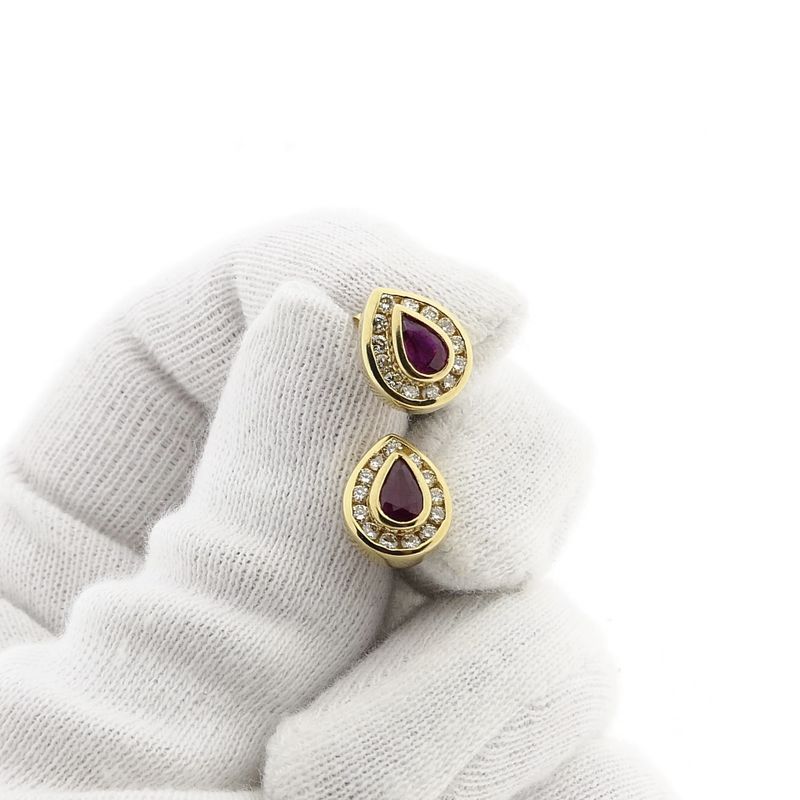 Afbeelding 7 van Gouden oorbellen met robijn en diamant; 0,39 ct. 