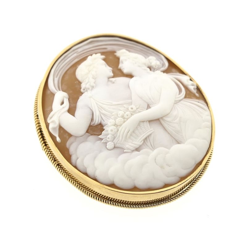 Image 4 of Antique gold brooch with cameo