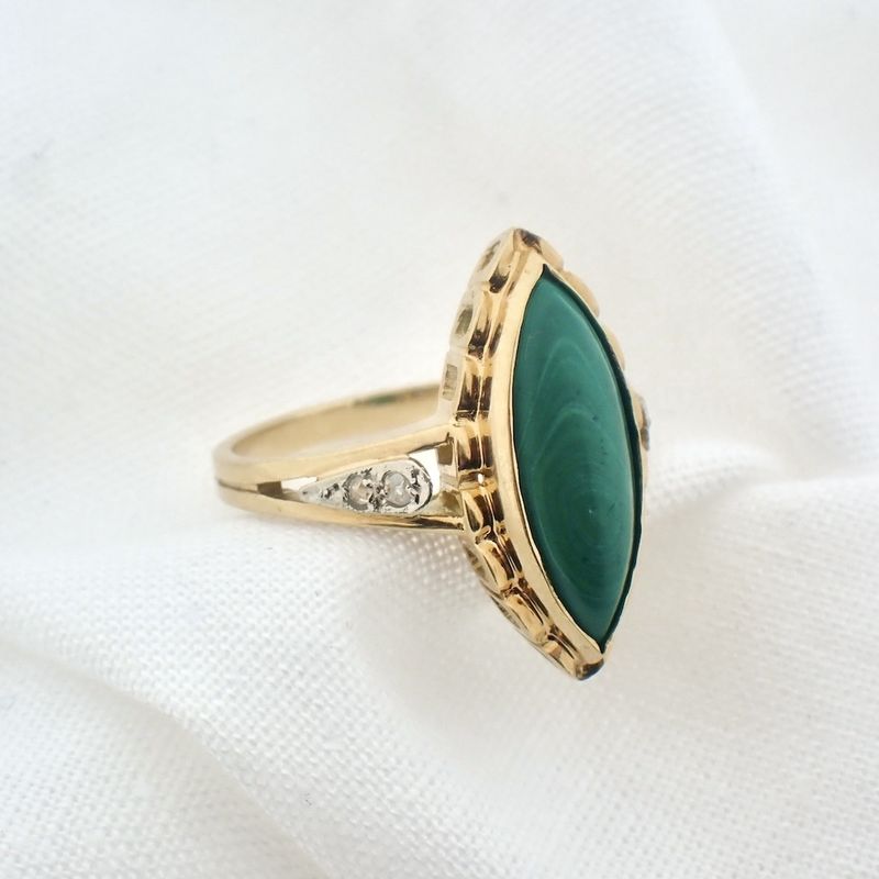 Image 6 of 18-karat gold women's ring with malachite and diamonds | 0.04 ct.