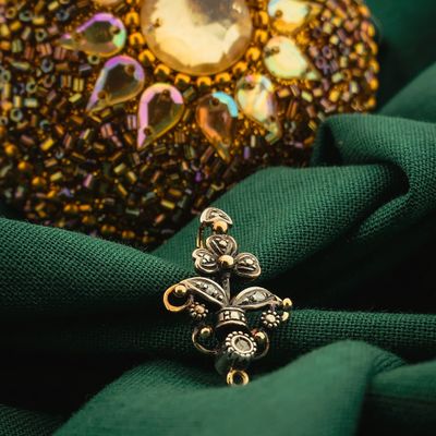 Image 2 of 18 kt gold/silver antique pendant with diamond | Approx. 0.025 ct.