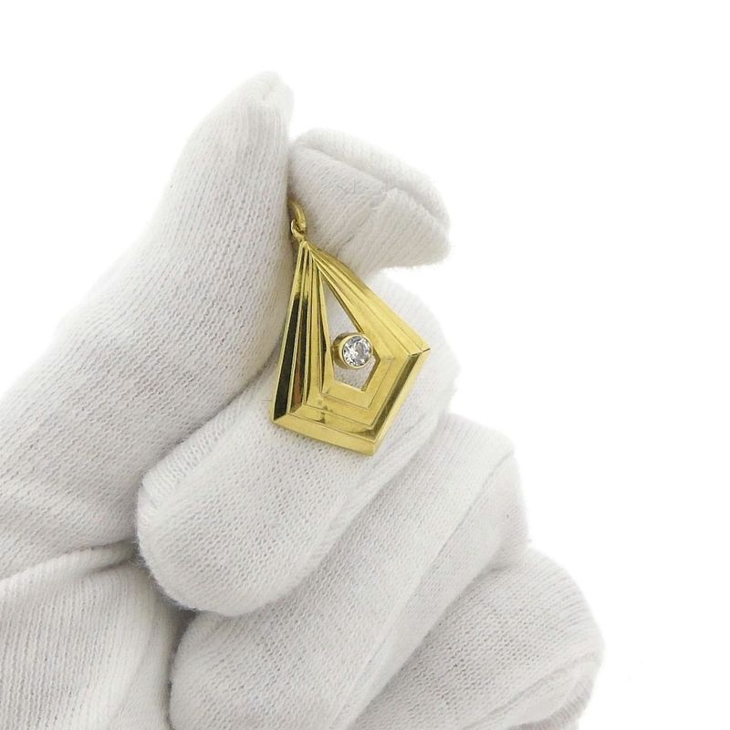 Image 7 of Gold pendant with zirconia