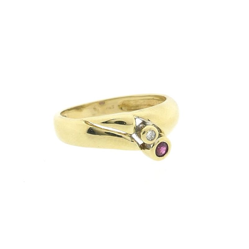 Image 4 of Gold ring with ruby and diamond; 0.02 ct.