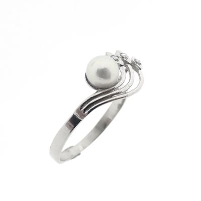 White gold ring with pearl and diamonds | 0.0015 ct. Image 1 of White gold ring with pearl and diamonds | 0.0015 ct.