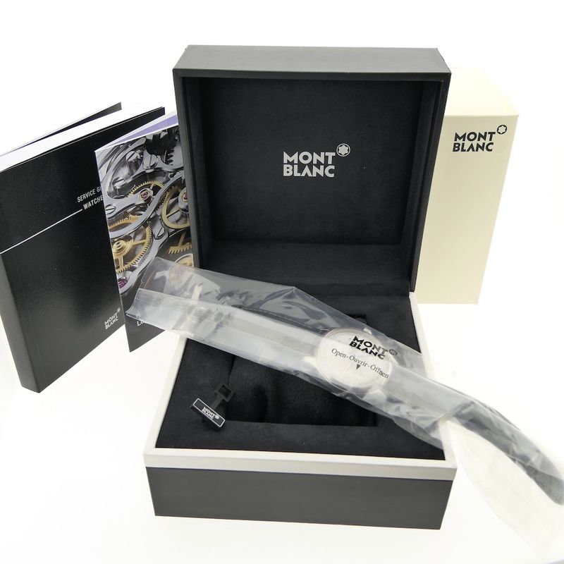 Image 13 of Montblanc Heritage GMT; Automatic men's watch with second time zone