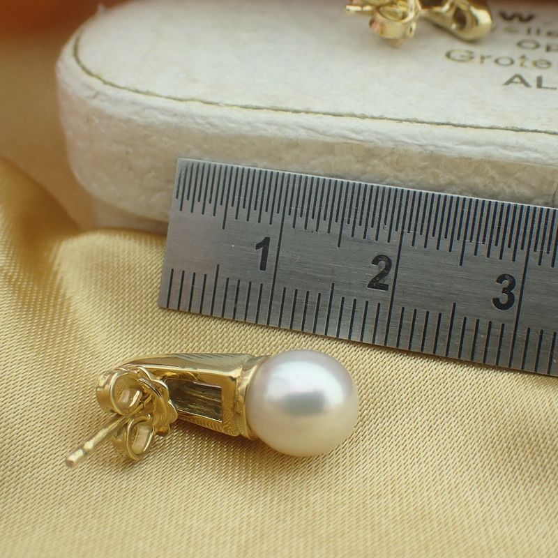 Image 7 of 18 carat gold stud earrings with cultured pearl and 0.18 ct diamond.