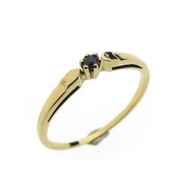 Gold solitaire ring with sapphire