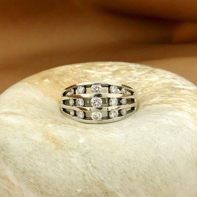 Image 2 of White gold ring with diamond; 1.02 ct.