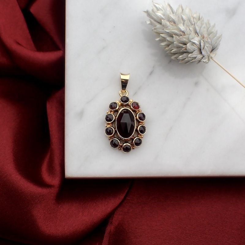 Image 2 of Vintage gold pendant with garnet stones