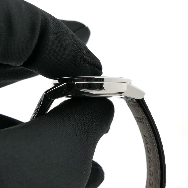 Image 4 of Movado Museum Classic; Steel women's watch with blue 'Mother of Pearl' dial; 0607422