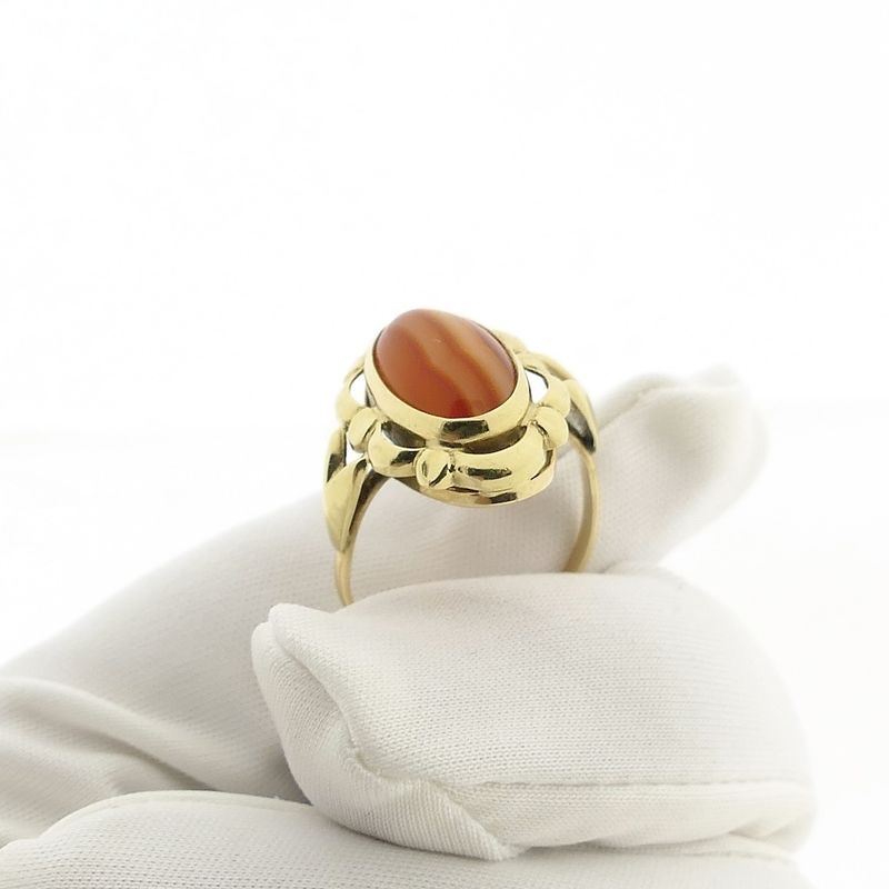 Image 6 of Vintage gold ring with carnelian bandagate