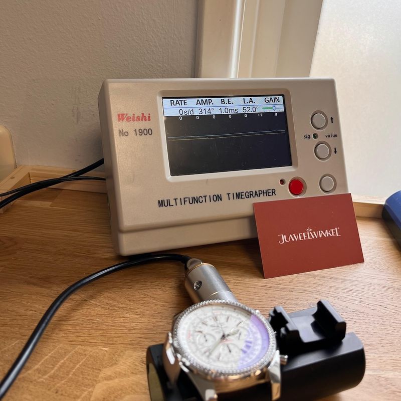 Image 22 of Breitling Bentley Motors 'Special Edition' A25362; Chronograph men's watch