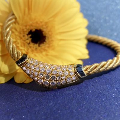 18-karat gold necklace with diamonds and sapphire; Wellendorf | 42 cm Image 2 of 18-karat gold necklace with diamonds and sapphire; Wellendorf | 42 cm