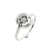 Witgouden ring met diamanten; 0,06 ct.