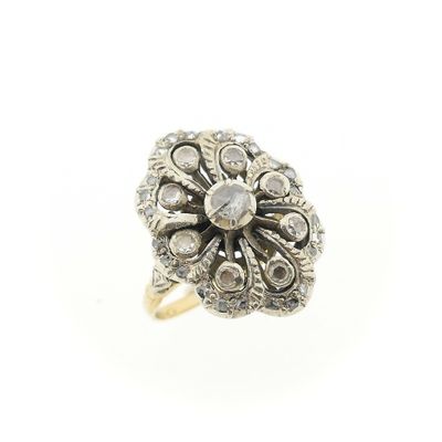 Image 1 of Victorian gold ring with rose-cut diamonds; approx. 0.40 ct.