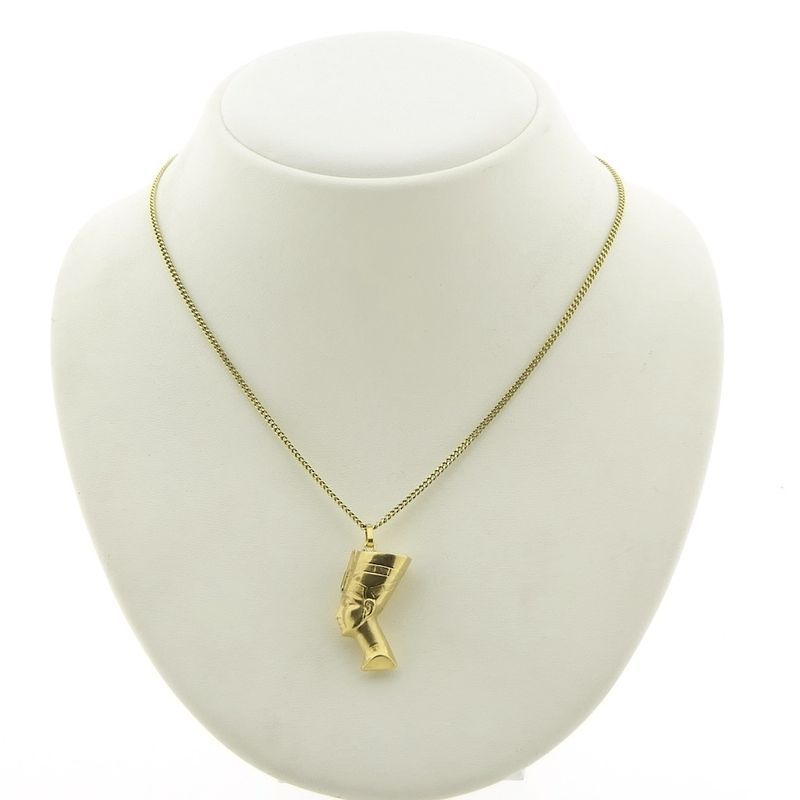 Image 3 of 18 carat gold pendant of Queen Nefertiti with ruby