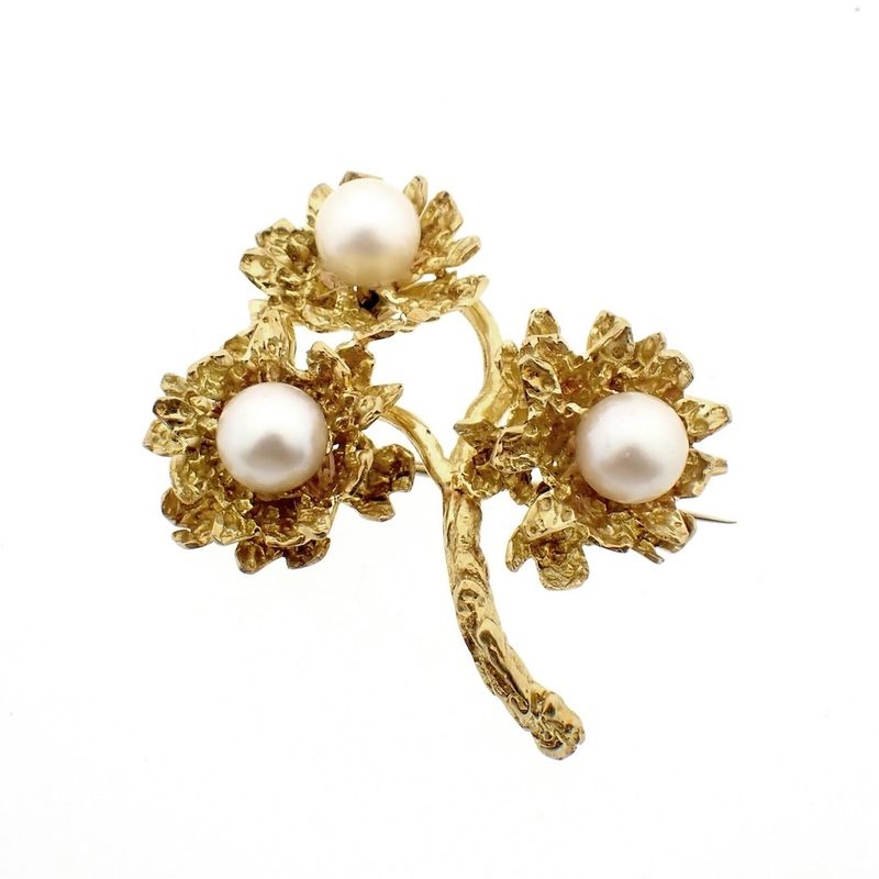 Image 1 of Golden flower brooch with pearls