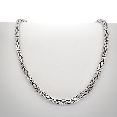 18-karat white gold king's chain; Byzantine link | 103 cm Image 1 of 18-karat white gold king's chain; Byzantine link | 103 cm