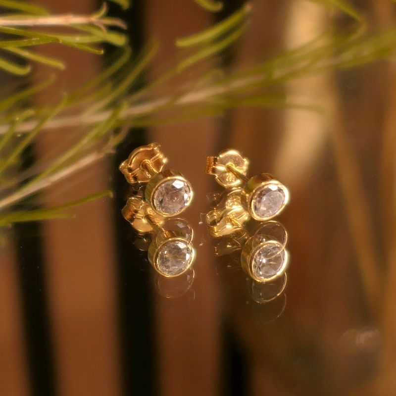 Image 2 of Gold stud earrings with zirconia