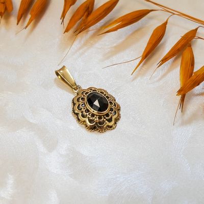 Vintage gold pendant with garnet Image 2 of Vintage gold pendant with garnet