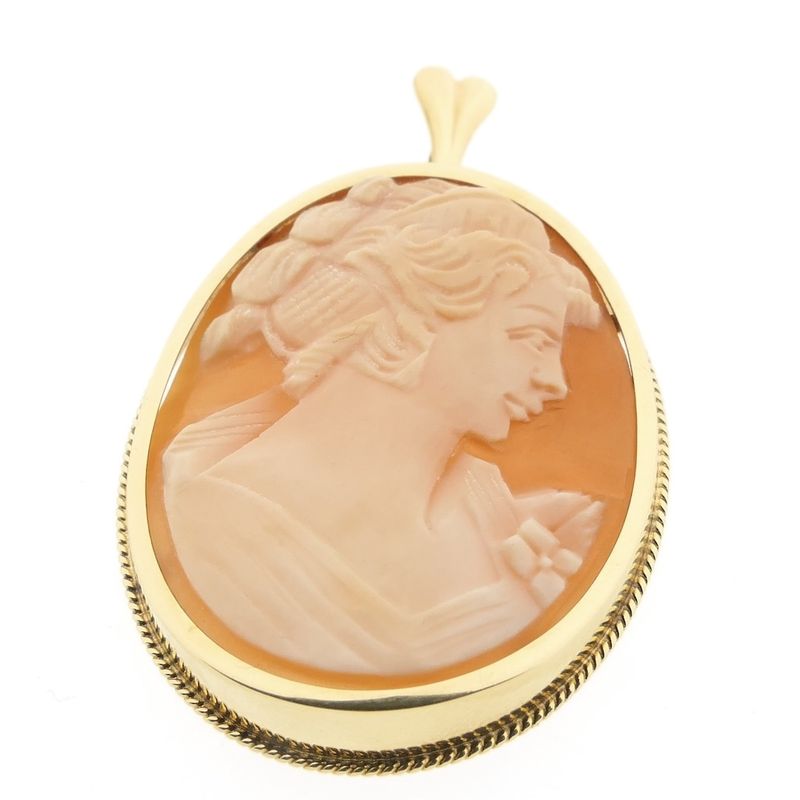 Image 3 of Antique gold pendant with cameo