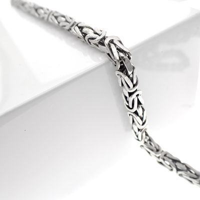 18-karat white gold king's chain; Byzantine link | 103 cm Image 2 of 18-karat white gold king's chain; Byzantine link | 103 cm