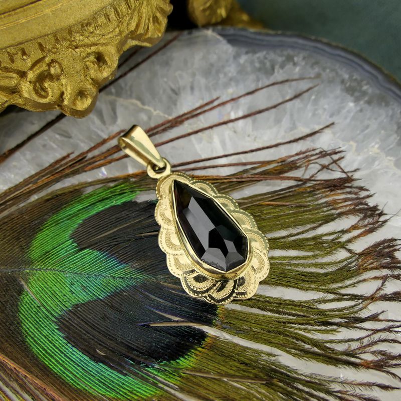 Image 2 of Vintage gold pendant with garnet