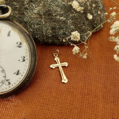 Image 2 of Gold pendant of a cross