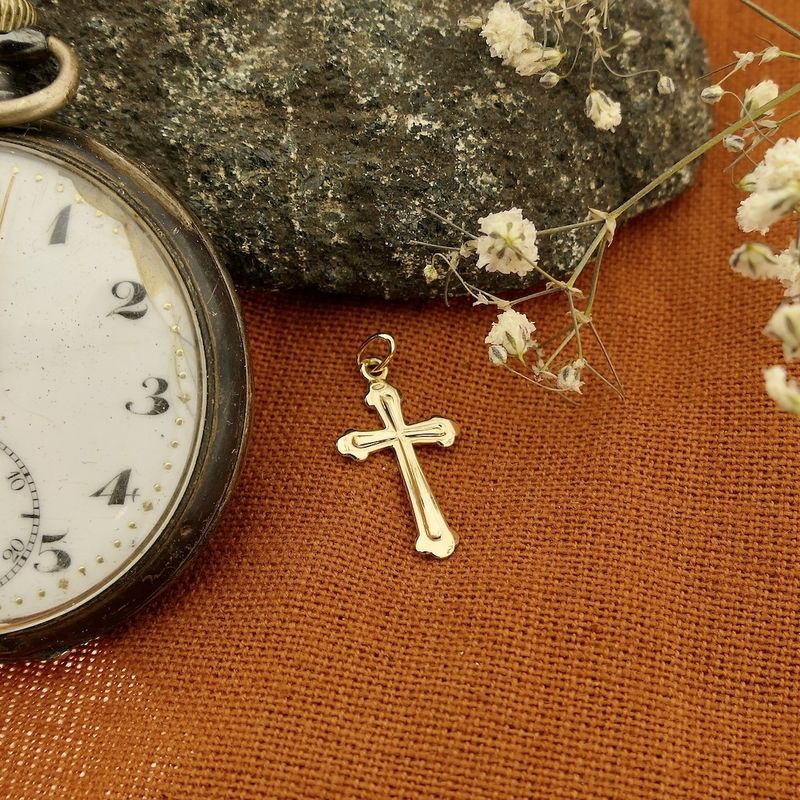 Image 2 of Gold pendant of a cross